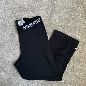 Nike Pro workout capri leggings
